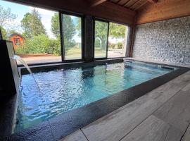 Gîte de charme de 23 couchages: Montchal şehrinde bir otel