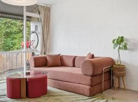 Warm Mid century modern 2BR, 8 mins from CBD