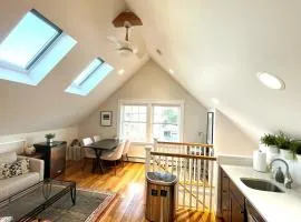 2BR Suite - Bright - Modern - Central AC - Parking