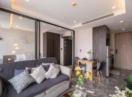 LuxuryCondo S36 SQmt40 1Bed 1Living NetflixGYMPool