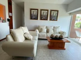 Apartment with Pool, Gym & A/C Suite