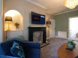 The Lennox Residence 2BR Wi-Fi Free Parking