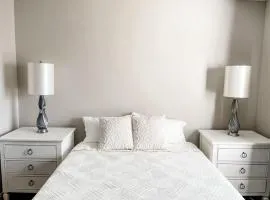 10 Min to Downtown - Pet-friendly, TV with Parking