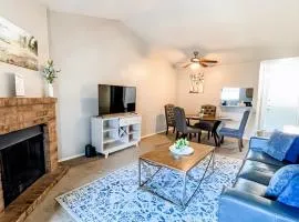 10 Min to Downtown - Pet-friendly, TV with Parking