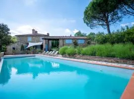 Private Tuscan Villa with Infinity Pool & Views