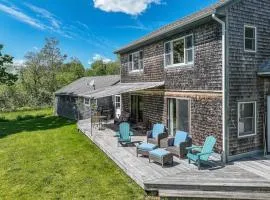 Waterfront stay with scenic deck, grill, smart TVs, shore access - dog-friendly