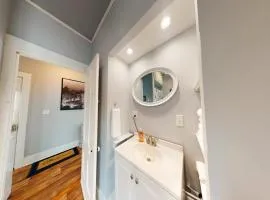 Charming upstairs duplex with fast WiFi, partial AC, & walkable location