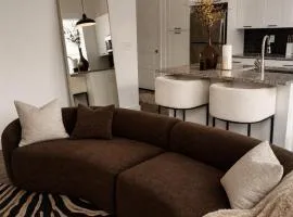 Luxury 1bd in The Heart Of Downtown
