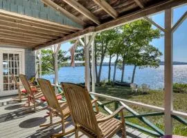 Spacious Waterfront Estate & Cabins W/ Porch, Fireplace, Kayaks & Free WiFi