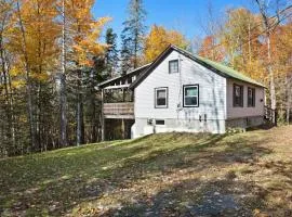 Rustic cabin near boating, fishing or hiking to the lake - dog-friendly