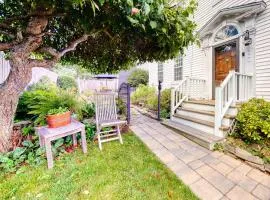 Lovely studio w/full kitchen/free WiFi- next to river/antique shops/restaurants
