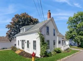 Beautiful Retreat | Home Office | Walk 5 MInutes to Main Street