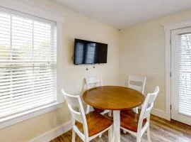 New Riverfront Condo in Sheepscot Harbour - Walk to Famed Seafood Eatery