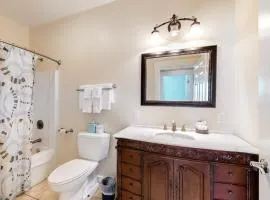 Comfortable Suite in Downtown Northeast Harbor w/ WiFi & AC - Walk to the Water