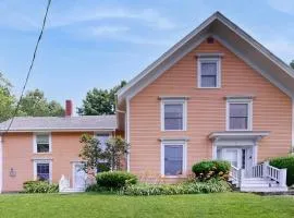 Cozy apartment with harbor view - full kitchen & washer/dryer - walk to water
