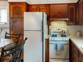 Ground-floor duplex with WiFi & W/D - walk to river and downtown