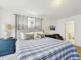 Secluded Dog-Friendly Getaway w/ Free WiFi, Private Washer/Dryer, Furnished Deck