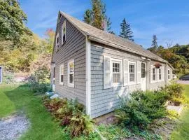 Charming Boothbay Harbor cottage with partial AC, full kitchen, and sun room