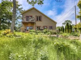 Dog-friendly home with high-speed WiFi, washer/dryer, & private dock