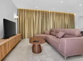 Stylish Penthouse with private Pool andJacuzzi