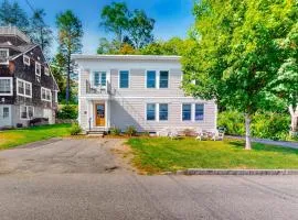 Waterfront Duplex, walkable, harbor views, AC, dog friendly