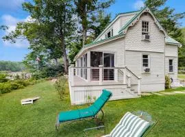 Charming Oceanfront Home with Stunning Water Views and Wifi