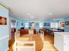 Spacious single-level duplex with fast WiFi, two full kitchens, deck, & yard