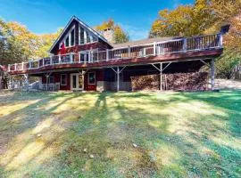 Lakefront lodge on Pemaquid Pond with dock, kayaks, canoe, SUP & firepits