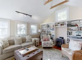 Historical New England home, outdoor shower , Dog-friendly
