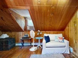 Nautical vacation rental in in walkable downtown with harbor view, grill & deck