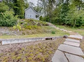 Periwinkle Cottage | Sunny cottage in Westport Island overlooking the river