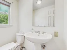 Family & Dog-Friendly Townhouse w/Back Porch, Views, Partial AC