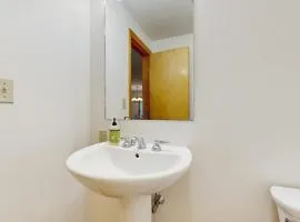 Townhome w/ Bonus Loft, High-Speed WiFi, Partial AC & Full Kitchen