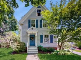 Parker House: Historic home - walk downtown, dog-friendly & washer/dryer