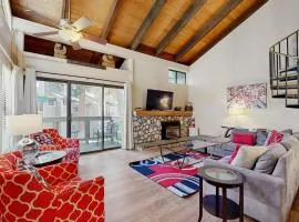 Beautiful Condo with private beach access shared pools & hot tubs