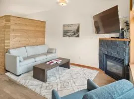 Cedar & Swell - Waterfront Bachelor Condo