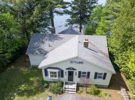 Lakefront cottage w/ beautiful views of Moosehead Lake & Big Moose Mountain