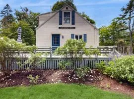 Tranquil Seaside Cottage with Spectacular Views, Wifi & Washer/Dryer