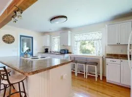 Charming Cottage with Cozy Comfort and Easy Access to Outdoor Adventures