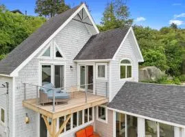 Quarry Village Compound; 4BR + Hot Tub on a workin