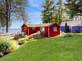 Secluded lakefront cottage great views, dock & boat launch