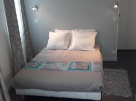 Le Kleber – hotel w mieście Montreuil