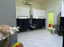 Group-Friendly Private Room with Bunk Beds - NO PARKING