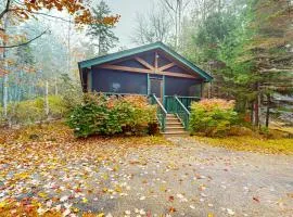 Charming cabin getaway with firepit, kitchen, WiFi & nature at your door