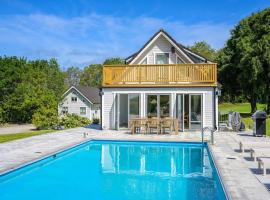 12 person holiday home in BÅSTAD-By Traum, hotel en Båstad