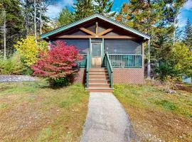 Cabin surrounded in nature walks, equipped with kitchen, fireplace, AC