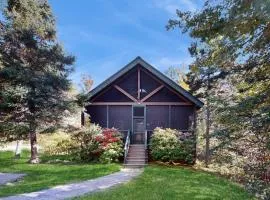 Inviting dog-friendly cabin with wooded views, full kitchen & firepit