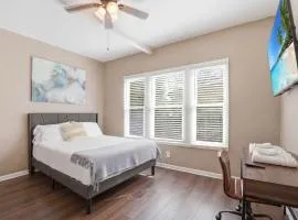 Group-Ready 6BR Gem in Central Lafayette