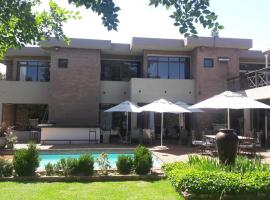 Willow Banks Lodge, glamping a Parys