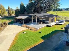 5 Bedroom, Solar on Snowmass Ohakune, Yellow Door